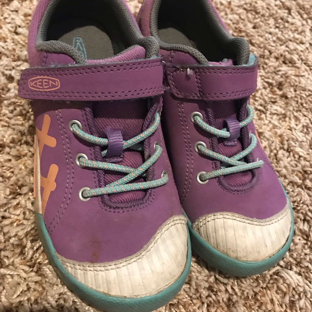 Toddler keens
